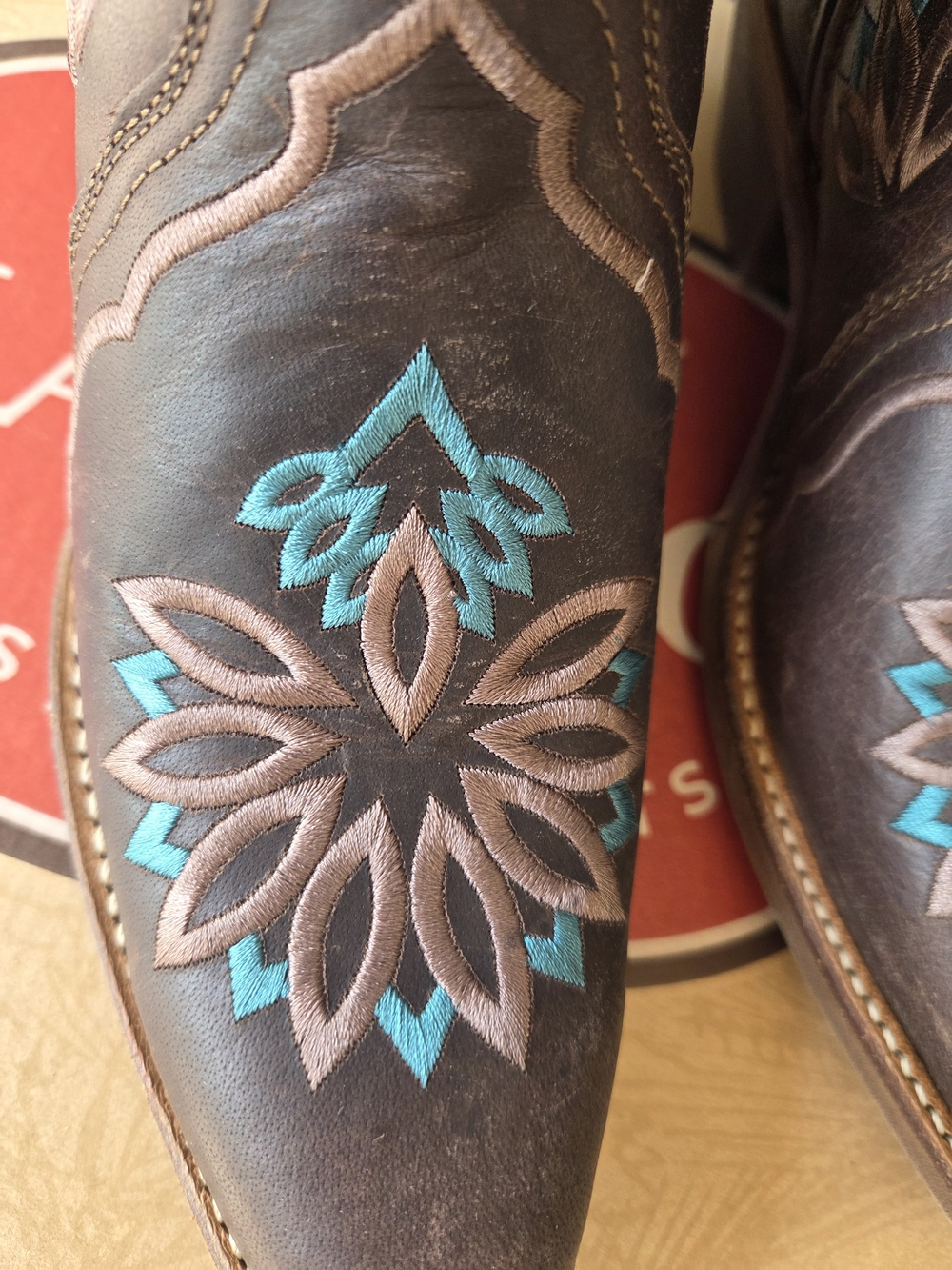 NEW Laredo Embroidered Brown Western Snip Toe Dress Boots Cowboy Boots Sz 8 - Picture 4 of 9